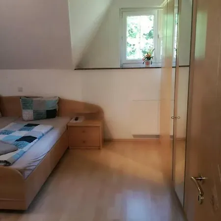 Ein Schoener Panorama Blick 아파트 Augsdorf